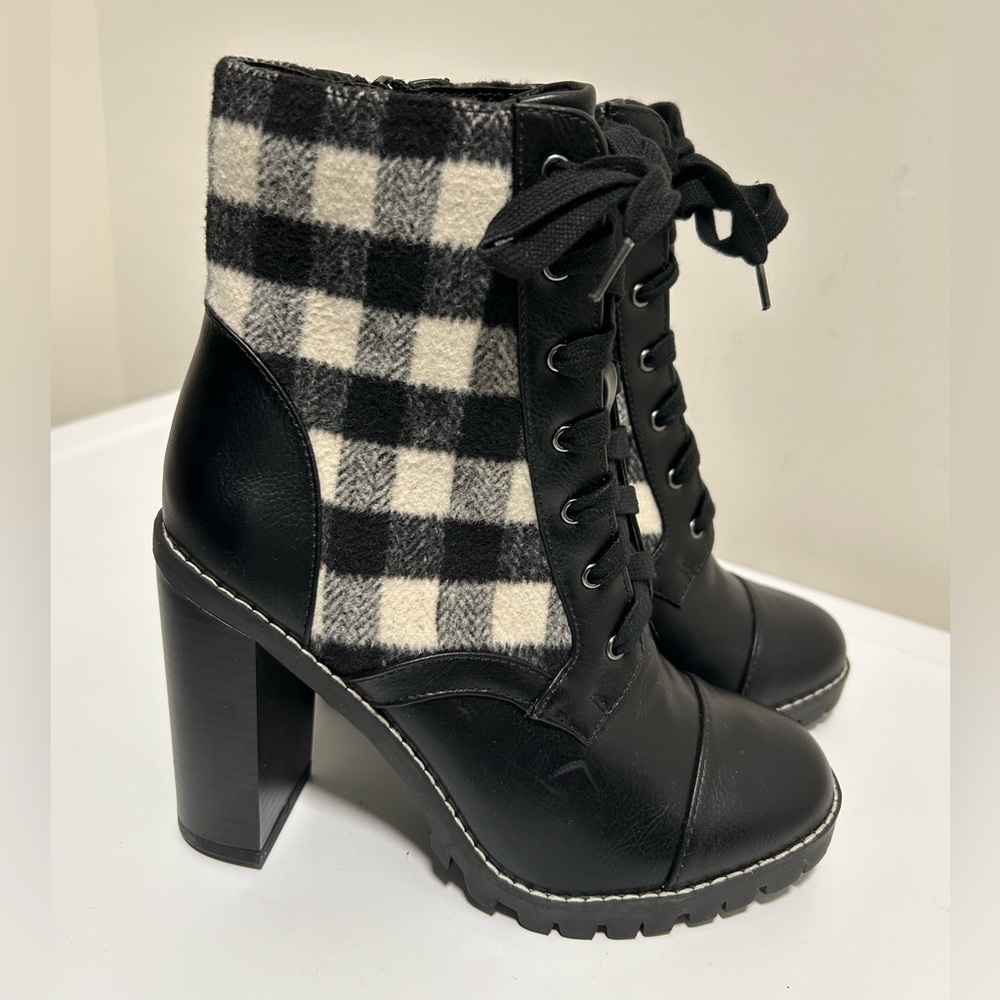 BCBGeneration Pilas Plaid Lace Up Boots Black Cream Size 8 - Picture 2 of 13